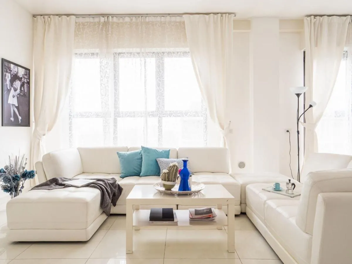 The Best Rent - Spacious Apartment With Balcony In Viale Monza 밀라노 이탈리아
