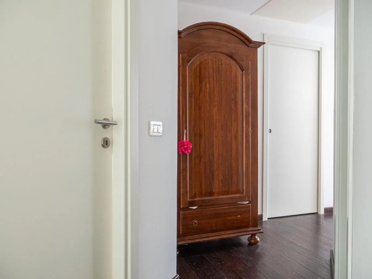 The Best Rent - Spacious Apartment With Balcony In Viale Monza 밀라노