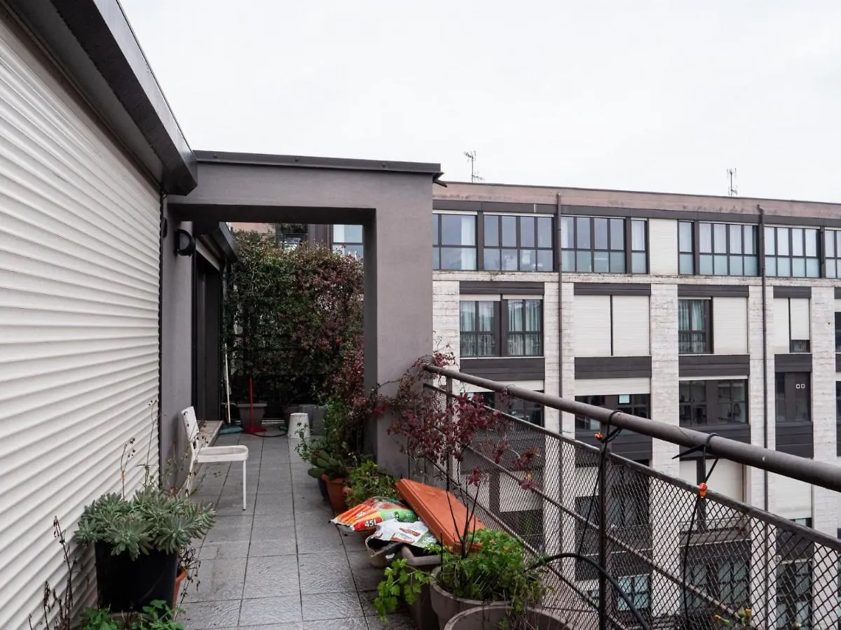 The Best Rent - Spacious Apartment With Balcony In Viale Monza 밀라노
