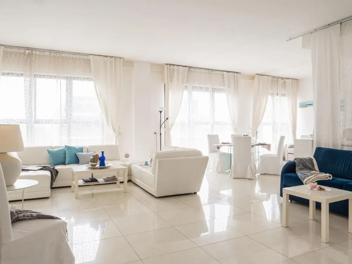 The Best Rent - Spacious Apartment With Balcony In Viale Monza Mediolan Włochy