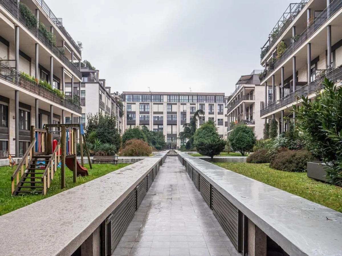 The Best Rent - Spacious Apartment With Balcony In Viale Monza Mediolan Włochy